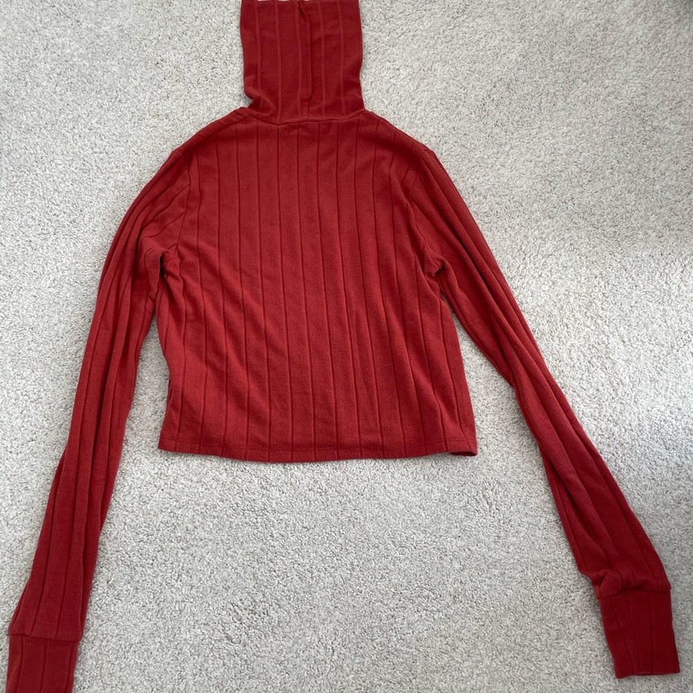 tillys lightweight long sleeve shirt, size xs. never been worn.